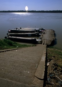 Mekong: Highspeedboote am Bootsanleger in Kratie