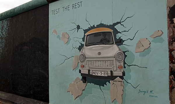 East Side Gallery - Birgit Kinder: „Test the Rest“