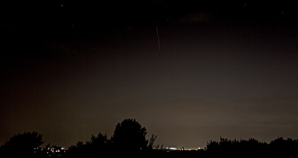 21. August 2012, 21:30:27 Uhr, ISS über München (Belichtungszeit: 21 s, Brennweite: 24 mm)