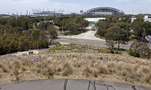 Blick vom Hügel: Sydney Olympic Park mit dem dem Sydney Super Dome und dem ANZ Stadium