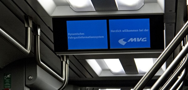 Monitore in der Straßenbahn