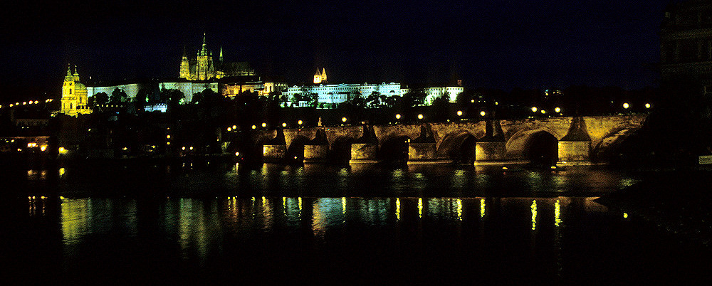 Prag: Moldau, Karlsbrücke, Nikolauskirche, Burg, St.-Veits-Kathedrale