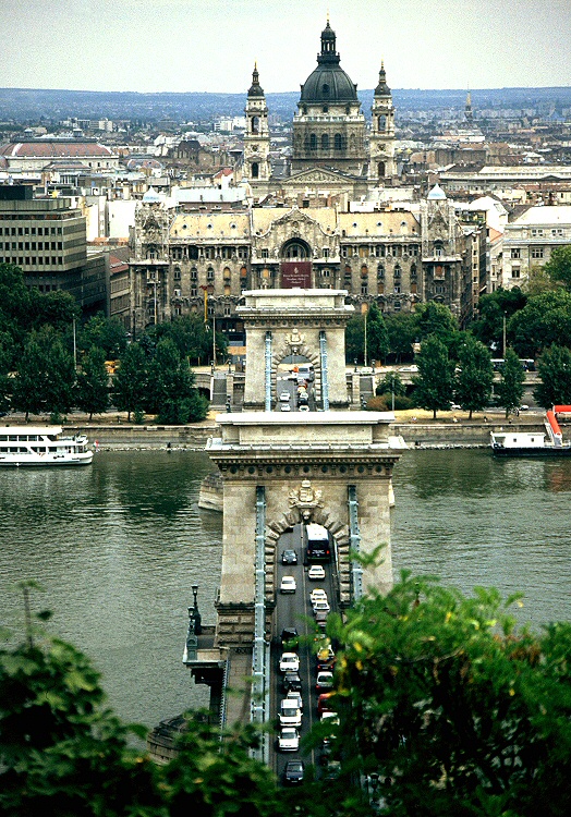 Budapest: Kettenbrücke, Donau, Palais Gresham (Sezessionspalast) und St.-Stephans-Basilika