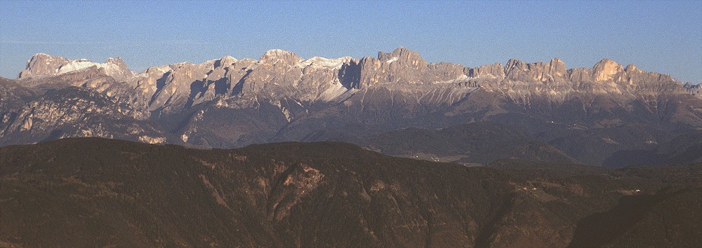 Blick vom Penegal auf die Dolomiten