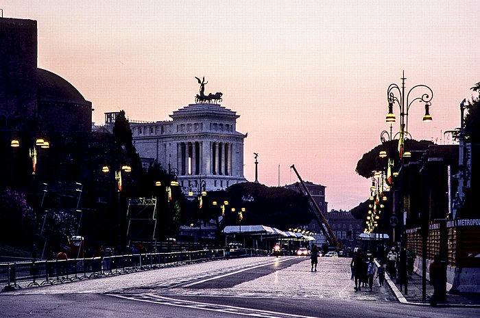 Rom: Via dei Fori Imperiali und Monumento Vittorio Emanuele II