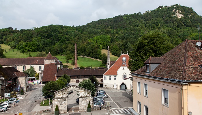 Die 100 Meter vom Hôtel des Deux Forts zu den Salines de Salins-les-Bains