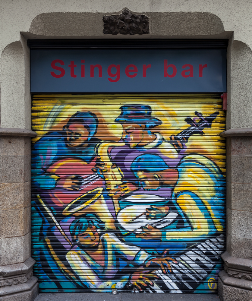 Eixample: Carrer de Pau Claris - Stinger Bar Barcelona
