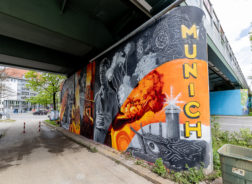 Eisenbahnbrücke Humboldtstraße / Giesinger Berg: Kunsttreff Halt 58 München