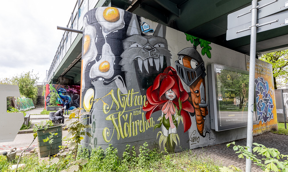 Eisenbahnbrücke Humboldtstraße / Giesinger Berg: Kunsttreff Halt 58 München