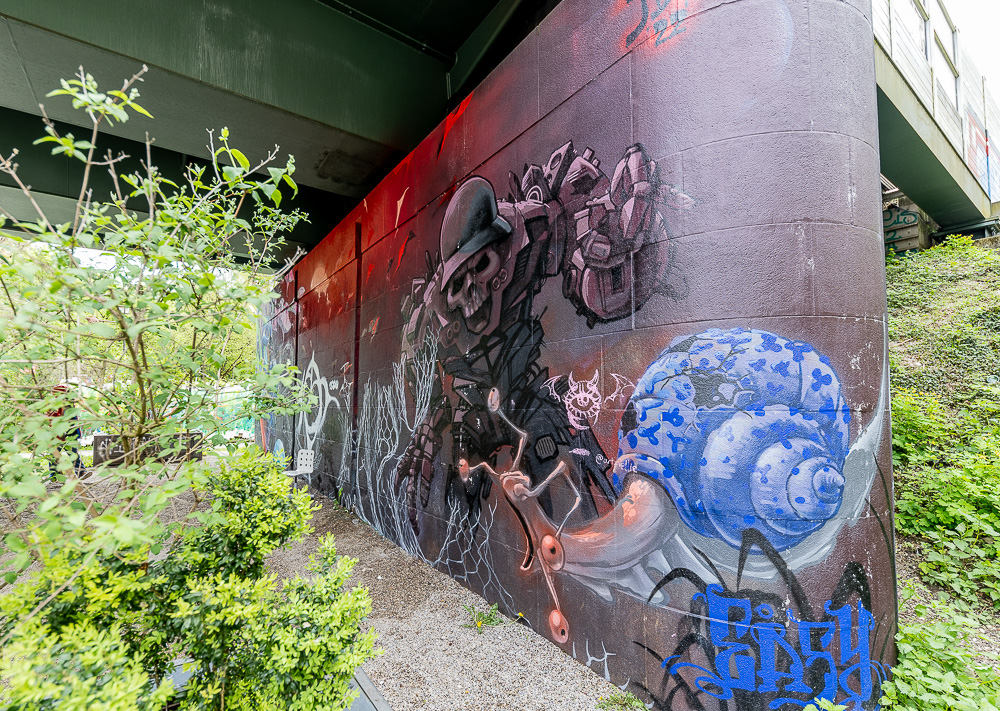 Eisenbahnbrücke Humboldtstraße / Giesinger Berg: Kunsttreff Halt 58 München