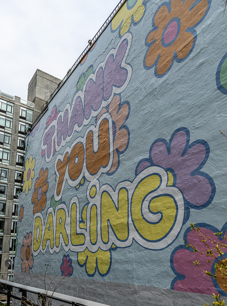 High Line Park: Wandgemälde Thank You Darling (von Lily van der Stokker) New York City