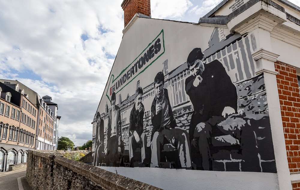 Wall of Derry: Undertones Mural (von Karl Porter) Derry/Londonderry