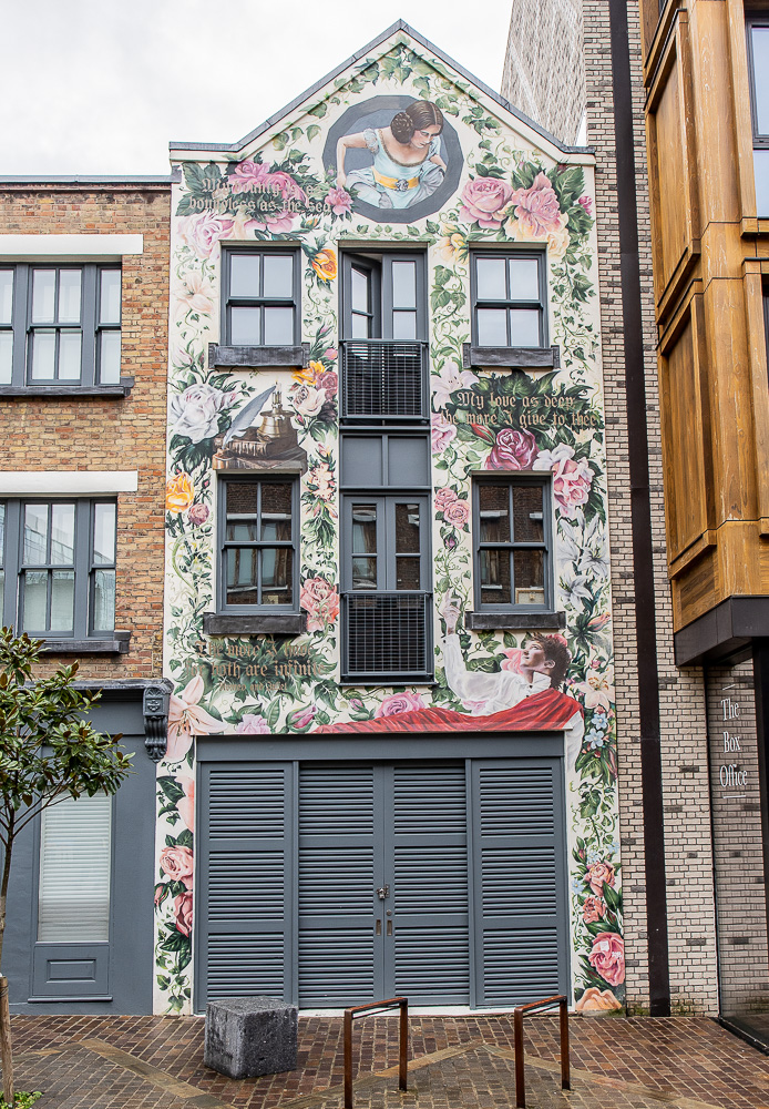 Shoreditch: New Inn Broadway - Romeo and Juliet House London