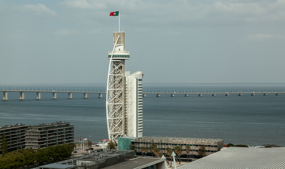 Blick aus dem VIP Executive Art’s Hotel Lissabon: Torre und Ponte Vasco da Gama
