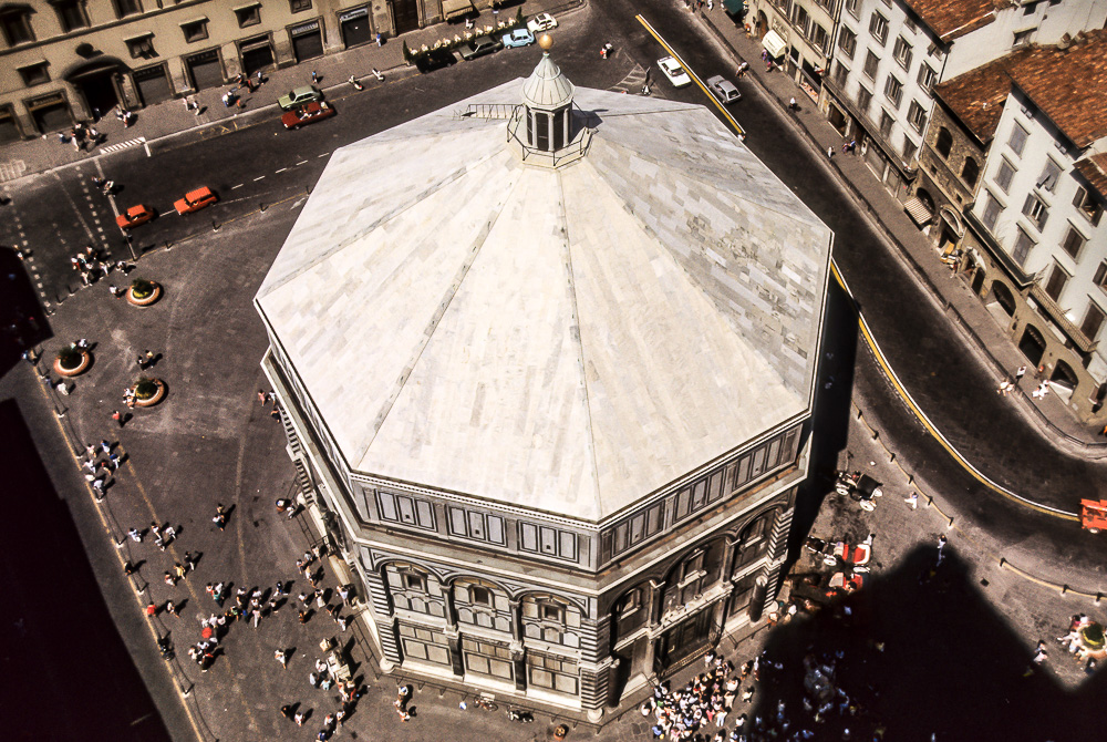 Blick vom Campanile der Cattedrale di Santa Maria del Fiore Florenz: Baptisterium