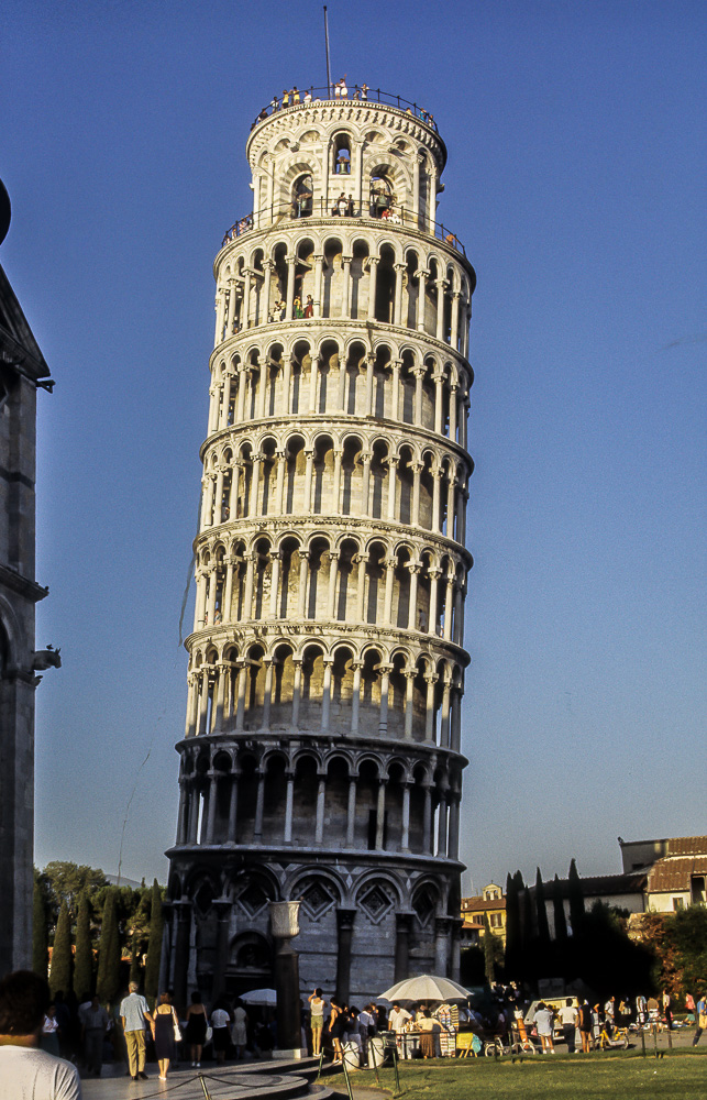 Piazza dei Miracoli (Platz der Wunder) Pisa: Schiefer Turm (Campanile)