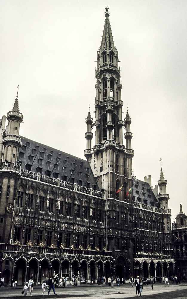 Grand Place mit dem Rathaus Brüssel