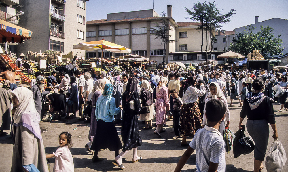 Markt auf der asiatischen Seite Istanbuls in Üsküdar