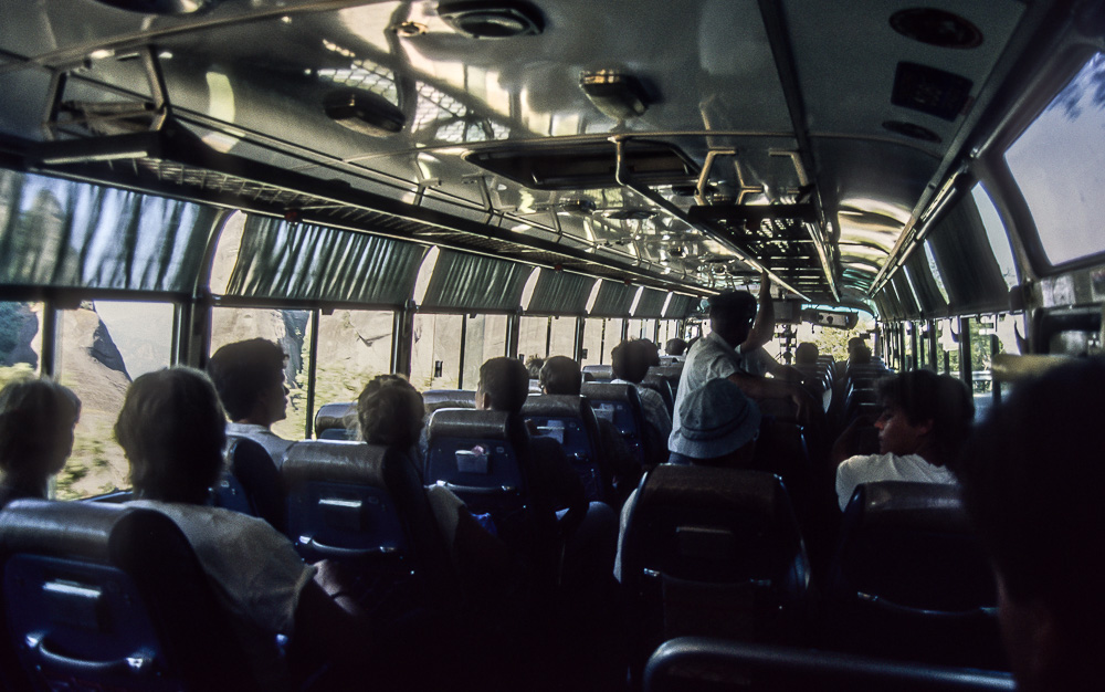 Bus von Kalambaka zu den Metéora-Klöstern