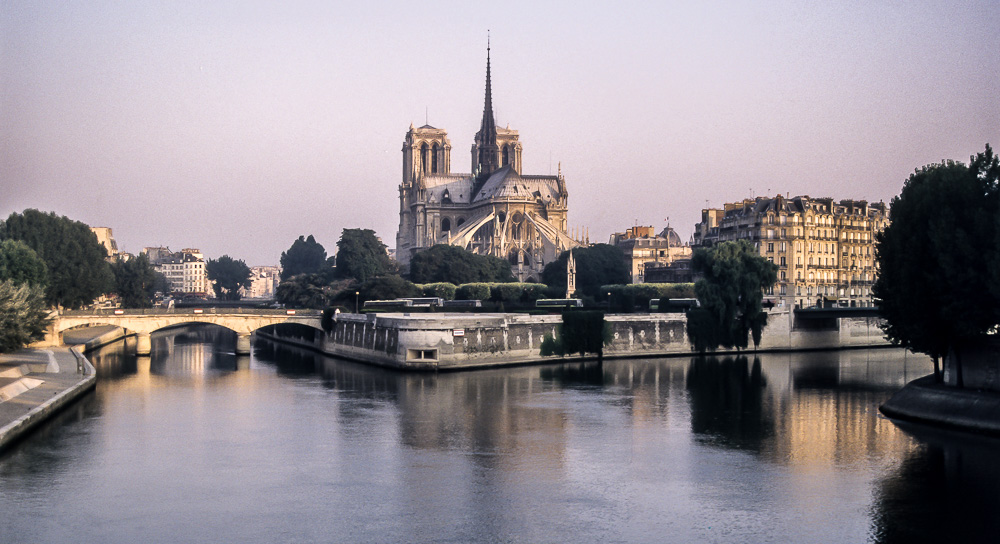 Seine und die Île de la Cité mit Notre-Dame de Paris